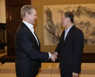 Secretary William Cohen meets with the Head of China’s Central Commission for Discipline Inspection Wang Qishan.