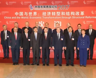 Secretary William Cohen joins Zhang Gaoli and other senior delegates at the 2017 China Development Forum.