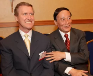 Secretary William Cohen, then Vice Chairman of the US-China Business Council, meets with former Chinese Vice Premier and current head of China’s Central Commission for Discipline Inspection Wang Qishan.