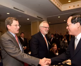 Ambassador Grossman attends a meeting with the Zhejiang Provincial Party Secretary Che Jun at the USCBC Zhejiang-US Business Roundtable. Credit: Sardari.com